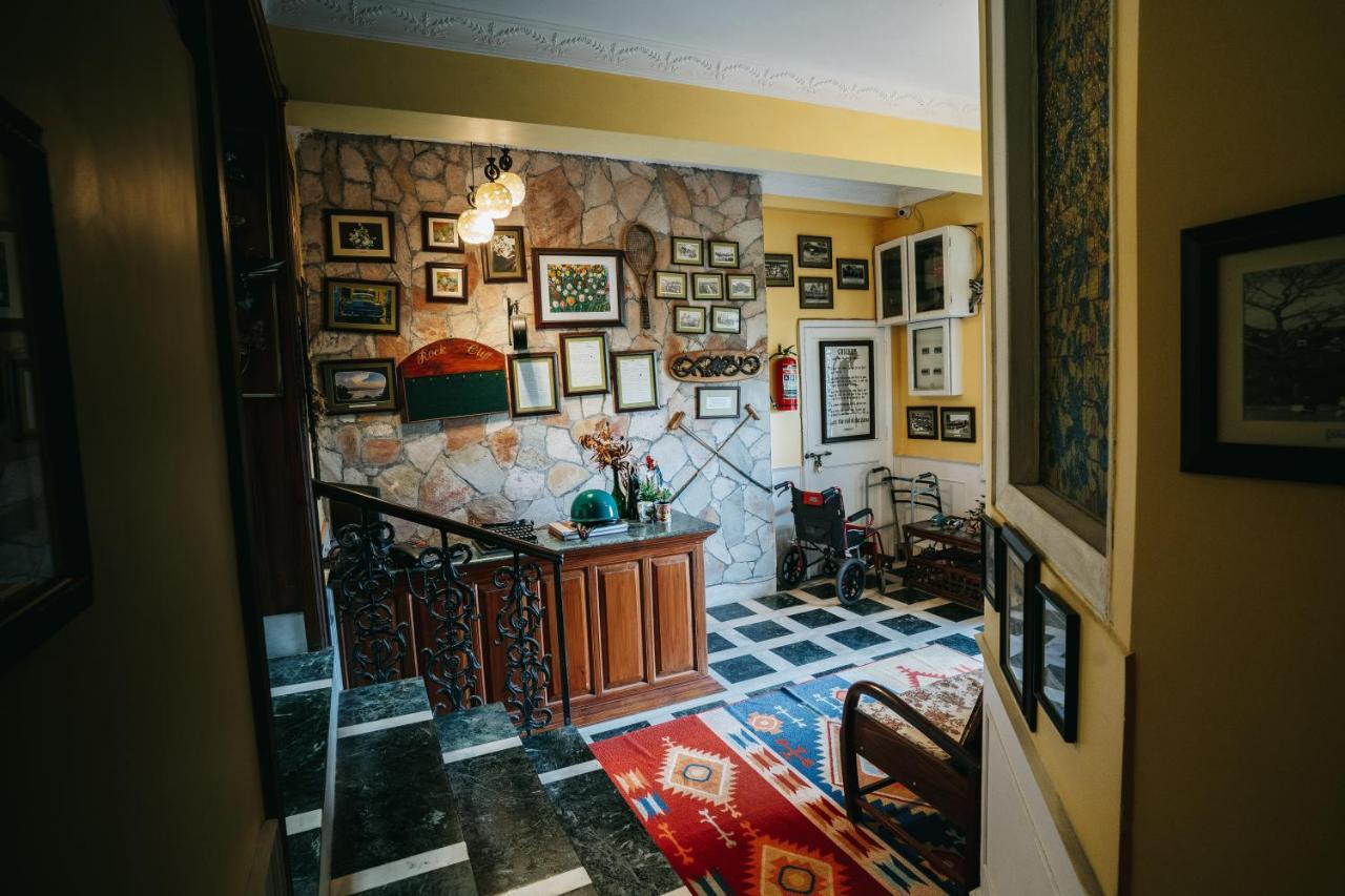 Rock Cliff Home Stay Σιλόνγκ Εξωτερικό φωτογραφία