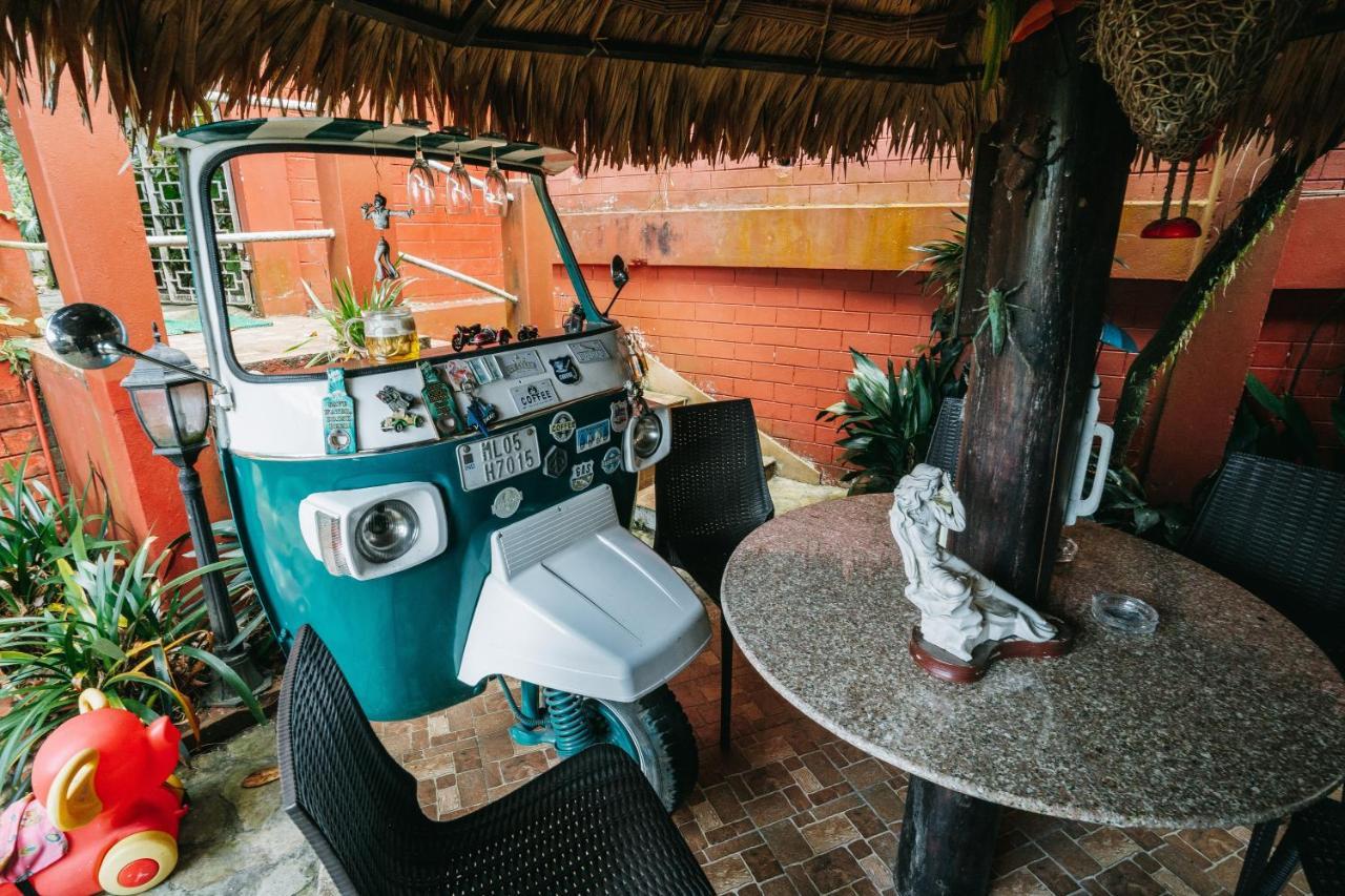 Rock Cliff Home Stay Σιλόνγκ Εξωτερικό φωτογραφία