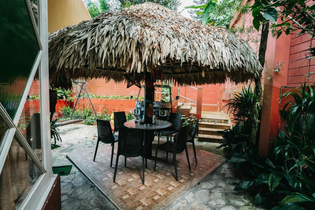 Rock Cliff Home Stay Σιλόνγκ Εξωτερικό φωτογραφία