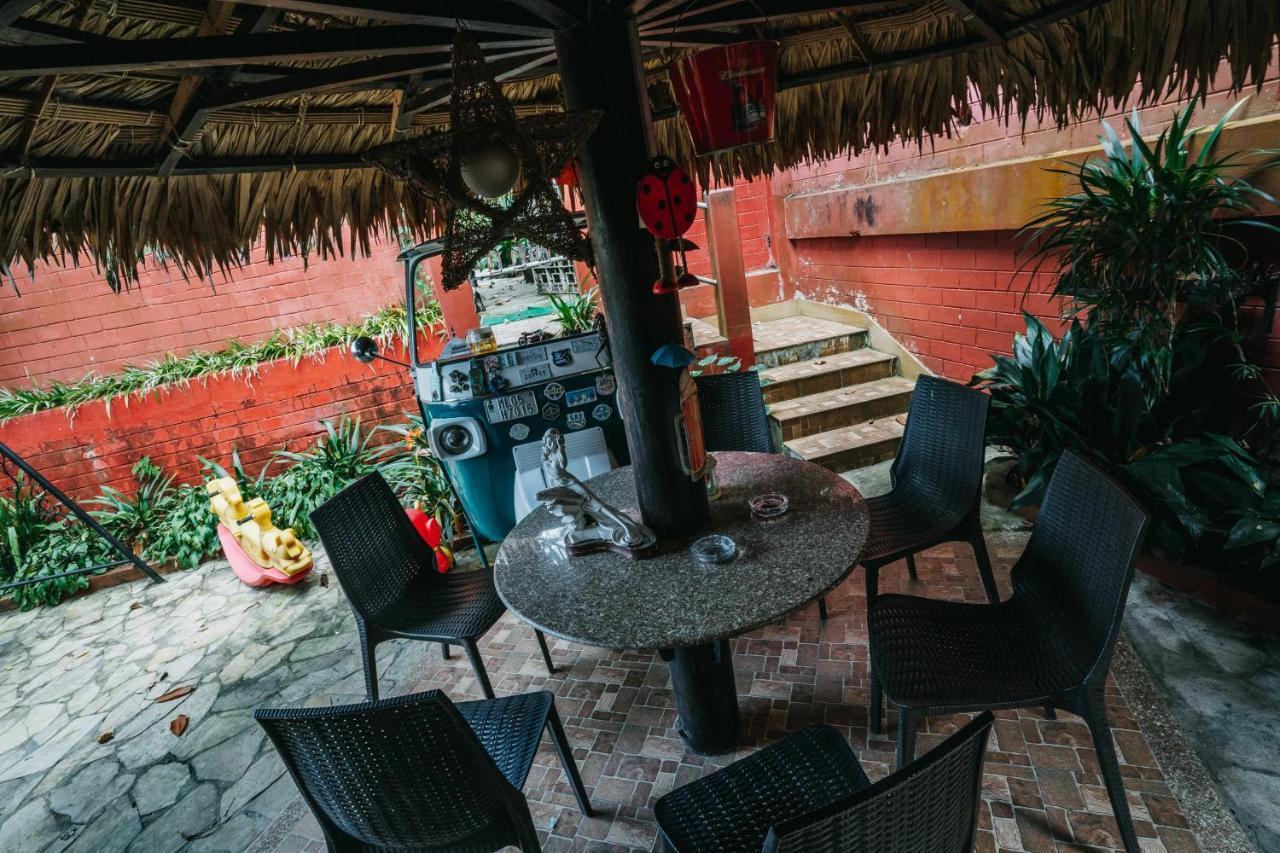 Rock Cliff Home Stay Σιλόνγκ Εξωτερικό φωτογραφία